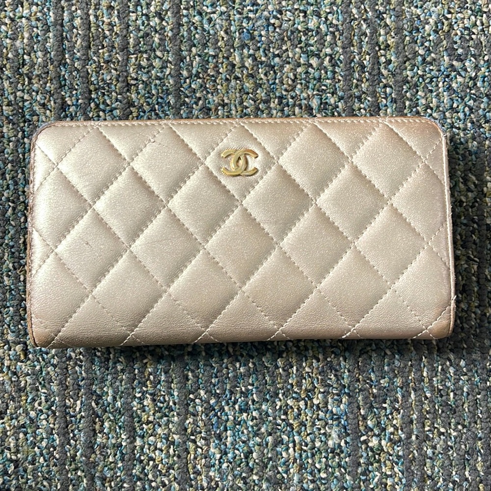 Gold Chanel